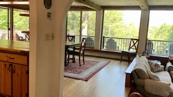 Smart TV, fireplace, DVD player, table tennis