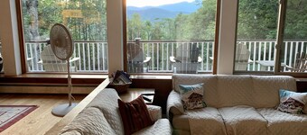 Unique & charming home with stunning view of Mt Washington. Pet friendly.