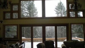 A living room with a large window overlooking a snowy deck. - Stratton, Okemo, Bromley, Viking Nordic XC, Skiing!! (Londonderry)