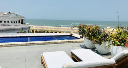 LUX PENTHOUSE PISCINE FACE AUX CARAĂBES DANS LA VIEILLE VILLE HISTORIQUE!