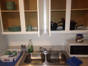 Kylskåp, mikrovågsugn, ugn och spishäll