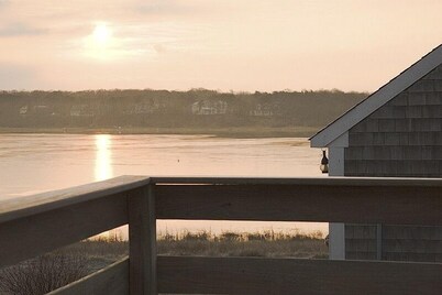 Fantastic Orleans Waterfront 2BR Cottage