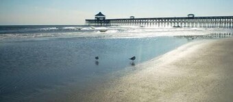 SEAS THE DAY Charming Folly Beach Apartment awaits your arrival!