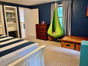 4 bedrooms, desk, iron/ironing board, free WiFi