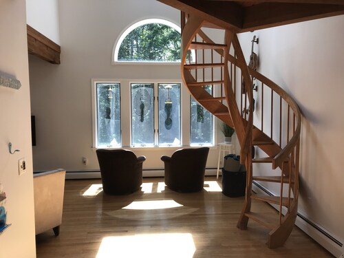 Family Friendly Kennebunkport Home ~ Walk to Dock Square ~ Independent Office Space