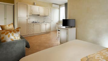 1 bedroom, iron/ironing board, WiFi (free), bed sheets
