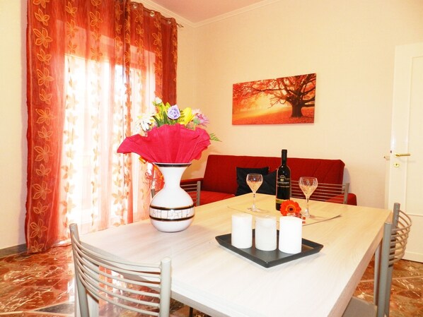 Dining - Anthony's Home 5 people (Roma)