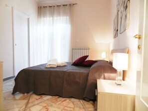 2 室のベッドルーム、アイロン / アイロン台、WiFi、ベッドシーツ