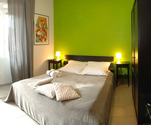 3 bedrooms, desk, iron/ironing board, free WiFi