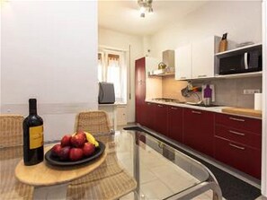 Kühlschrank, Ofen, Herdplatte, Geschirrspüler