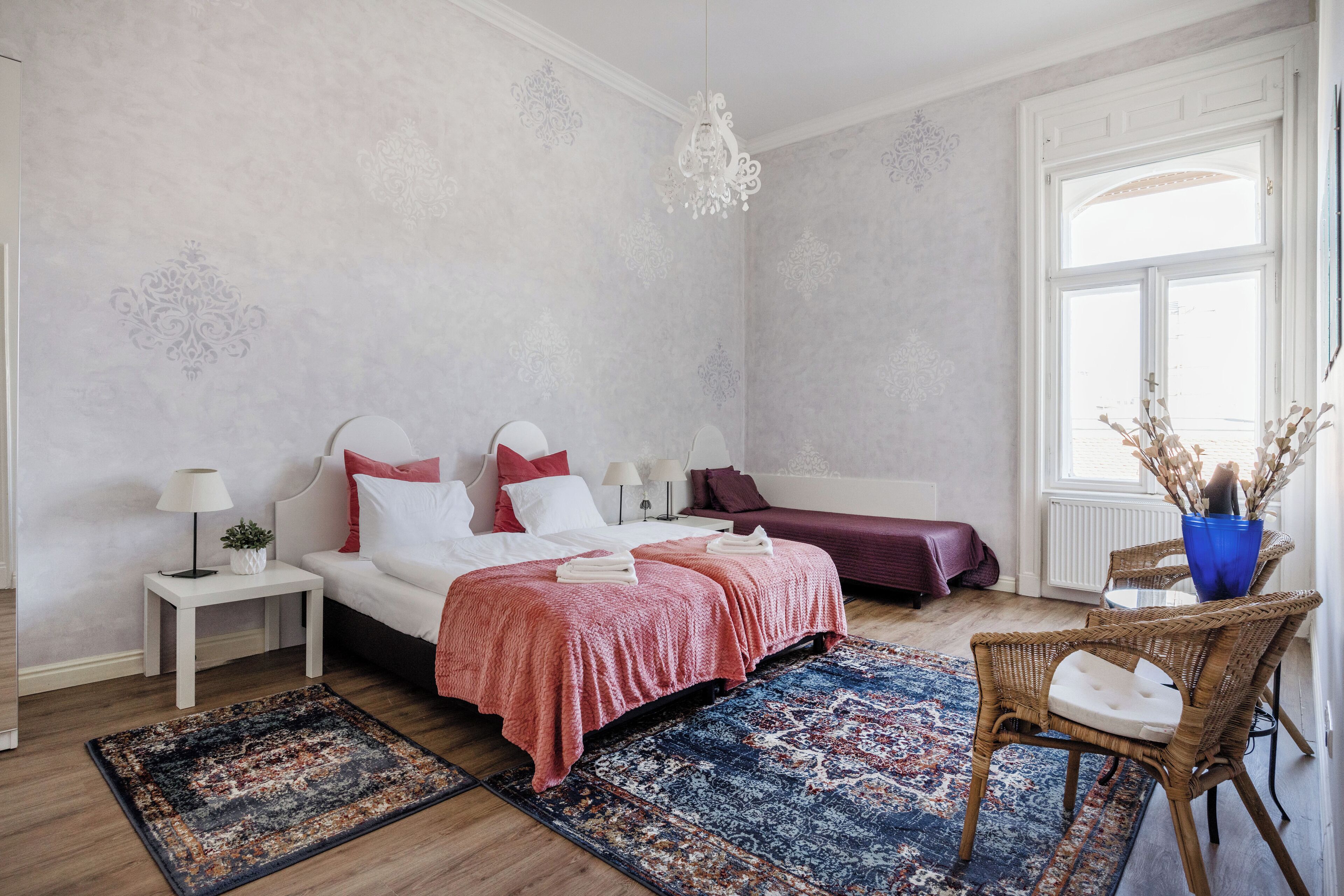 3 chambres, fer et planche à repasser, Wi-Fi, draps fournis