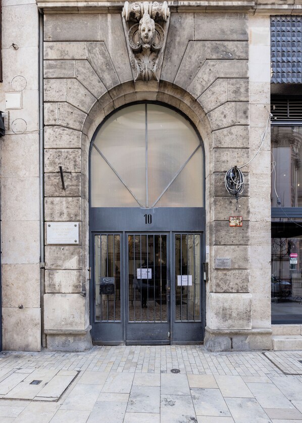 Exterior detail - Grandiose 3BR § 3BathR apt, middle of downtown. Back and better than ever! (Budapest)