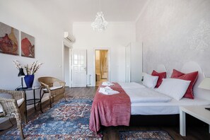 3 bedrooms, iron/ironing board, WiFi, bed sheets - Grandiose 3BR § 3BathR apt, middle of downtown. Back and better than ever! (Budapest)