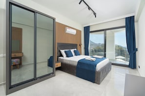 4 habitaciones, caja de seguridad en la habitación y escritorio 