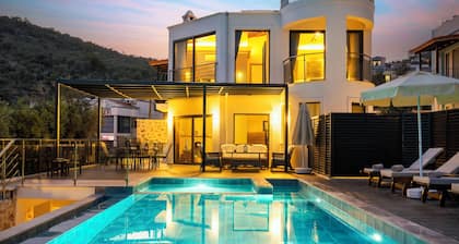 Umwerfende Ferienvilla mit privatem Schwimmbad, für bis zu 12 Personen