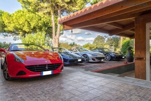 Property grounds - ClickSardegna Villa Girasoli with SPA and pool, Wifi, en-suite bathrooms (Olmedo)