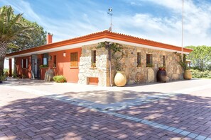 Exterior - ClickSardegna Villa Girasoli with SPA and pool, Wifi, en-suite bathrooms (Olmedo)