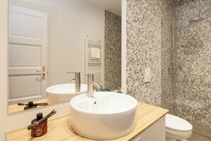 Combined shower/tub, hair dryer, towels, soap