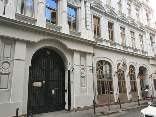 Annie's Brand New 3 Bedrooms and 3 Bathrooms