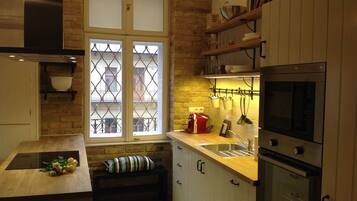 Refrigerador, microondas, horno, placa de cocina