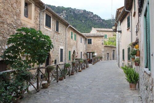 House in Valldemossa center, 5 people, private roof terrace, outstanding views