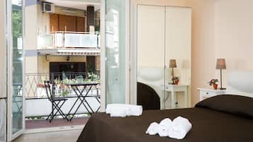 8 habitaciones, tabla de planchar con plancha, wifi y ropa de cama