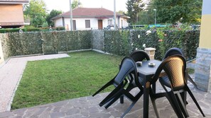 Outdoor dining - TWO-ROOM APARTMENT NEAR MILAN MALPENSA AIRPORT AND RHO FIERA (SAMARATE)