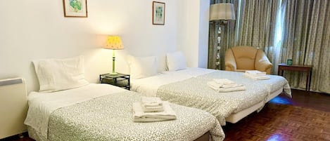 3 bedrooms, desk, soundproofing, iron/ironing board