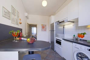 Réfrigérateur, four, plaque de cuisson, lave-vaisselle