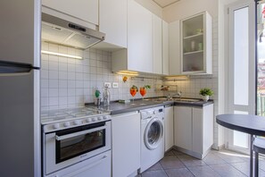 Geladeira, fogão, cooktop, lava-louças