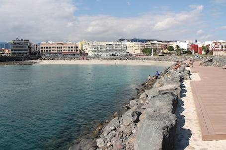 Beach nearby. Apartment in the capital - Airport nearby, beaches, hospital, buses, WIFI