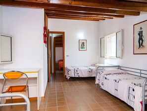 A room with two beds, a desk, and a chair. - HOUSE OF THE DUNES - DONNALUCATA (Donnalucata)