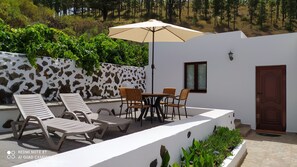 Outdoor dining - Cottage on a quiet place, ideal for rest (Fuencaliente de La Palma)