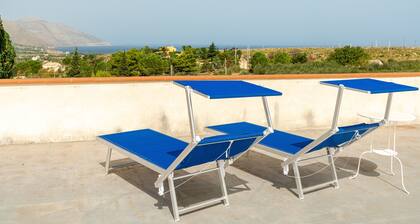 Villa mit Blick auf die Faraglioni von Scopello