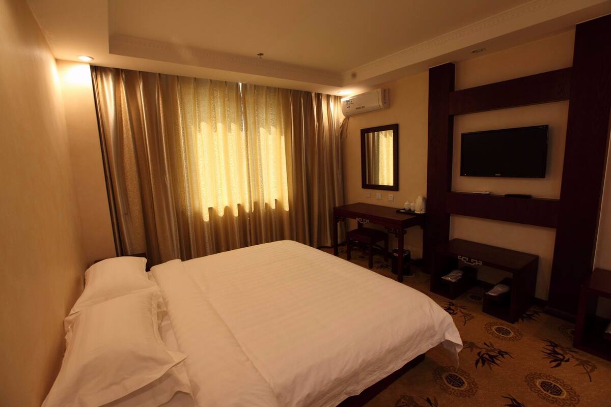 Habitación Business doble | Escritorio, cortinas opacas, wifi gratis y ropa de cama