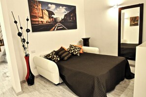 2 bedrooms, iron/ironing board, free WiFi, bed sheets - Quiet luxury apartment in the middle of Rome historical center. (Roma)