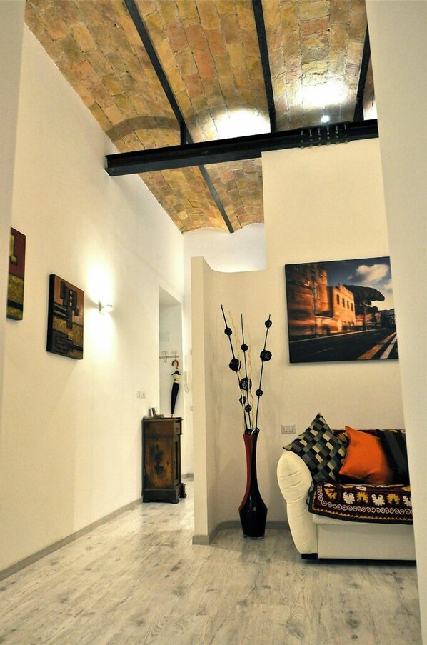 Interior - Quiet luxury apartment in the middle of Rome historical center. (Roma)