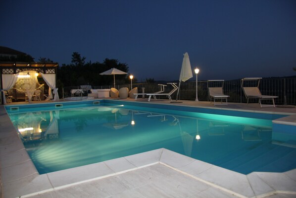 Piscine extérieure, piscine chauffée