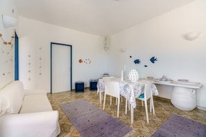 Smart TV, books - villa with views over Scopello (Scopello)