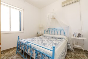 2 bedrooms, iron/ironing board, travel cot, free WiFi