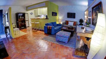 Smart TV, books, stereo