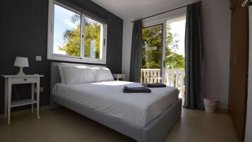 4 habitaciones, tabla de planchar con plancha, cuna de viaje y wifi