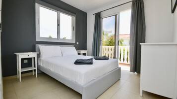 4 habitaciones, tabla de planchar con plancha, cuna de viaje y wifi