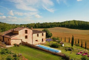 Exterior - ALL PROPERTY 7BR - Charming Tuscan Villa with pool, hot tub, A/C,Siena 15 km (Siena, Toscana)