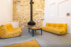 Interior - Designer House in Peaceful Provence Village (Châteauneuf-Du-Pape)