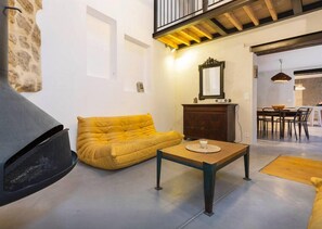 Smart TV, fireplace, stereo - Designer House in Peaceful Provence Village (Châteauneuf-Du-Pape)