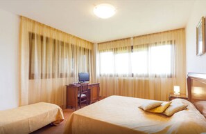 5 chambres, fer et planche à repasser, Wi-Fi gratuit, draps fournis