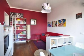 TV, DVD player, books, stereo