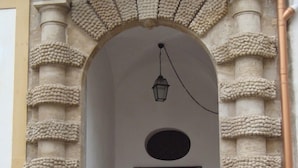 تفاصيل الفندق من الخارج