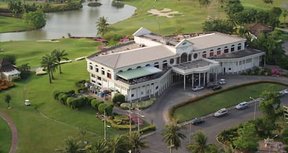 Luxurious 2 Bedroom Condominium On a 4 Star Golf Course